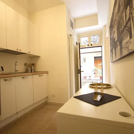 San Lorenzo House *